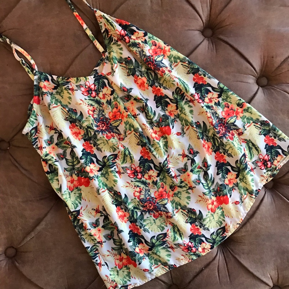 Tropical flowy tank